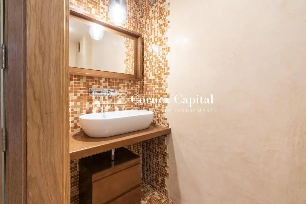 Bany de Dúplex en venda en Barcelona amb Aire condicionat, Calefacció i Jardí privat