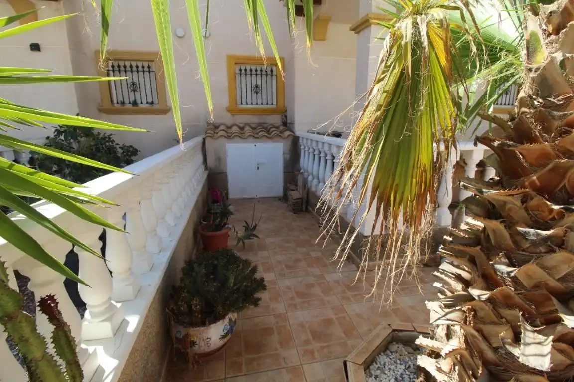 Casa adosada en venda en Orihuela amb Jardí privat, Terrassa i Moblat