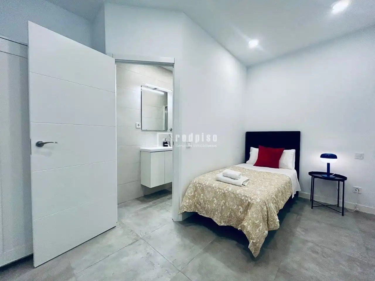 Habitación de Piso en venta en Madrid con Terraza, Amueblado y Alarma