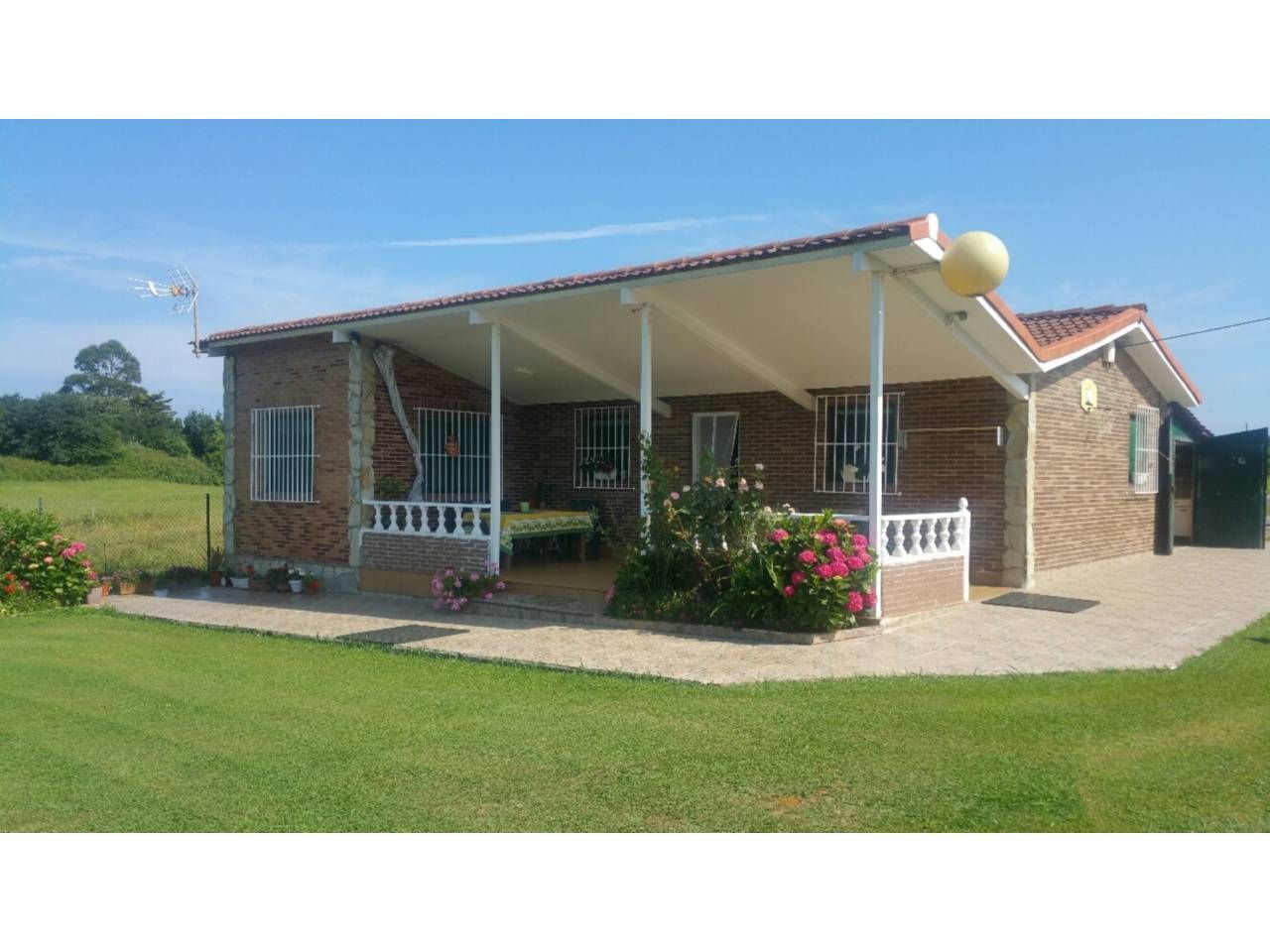 Exterior view of House or chalet for sale in Miengo  with Heating and Private garden