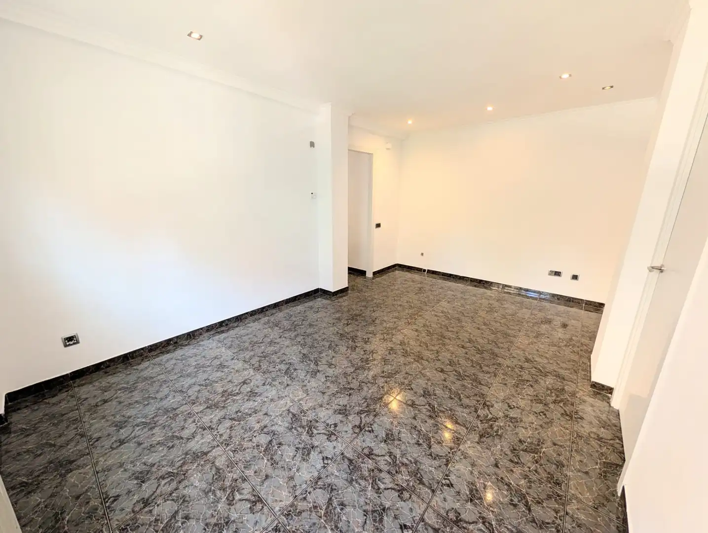 Piso en venta en Badalona con Aire acondicionado, Calefacción y Horno