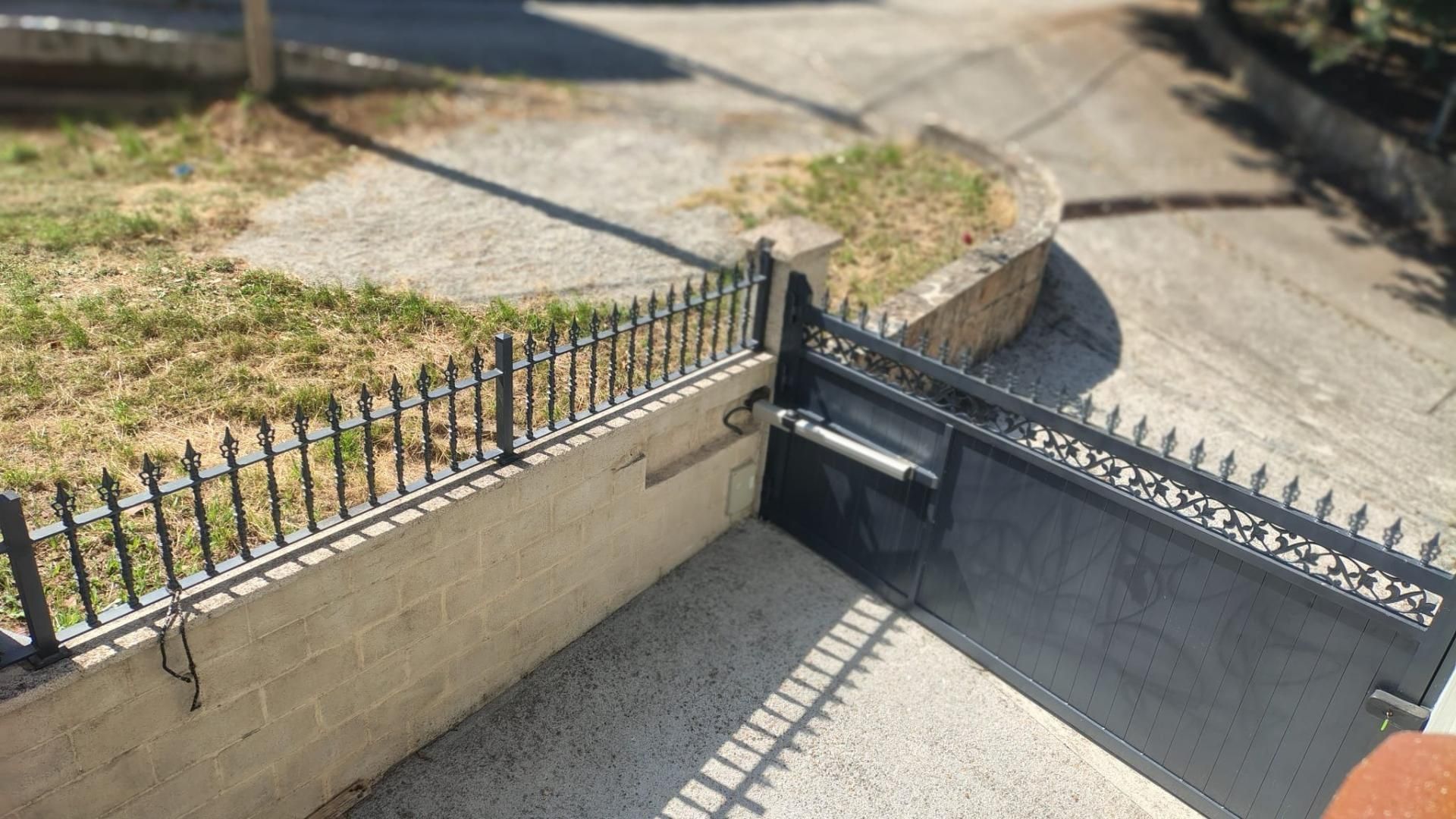 Vista exterior de Casa o xalet en venda en Santiago de Compostela  amb Calefacció i Terrassa