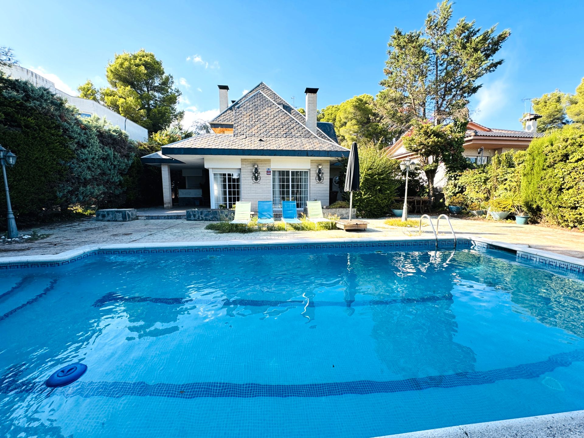 Piscina de Casa o xalet en venda en Pallejà amb Calefacció, Jardí privat i Parquet