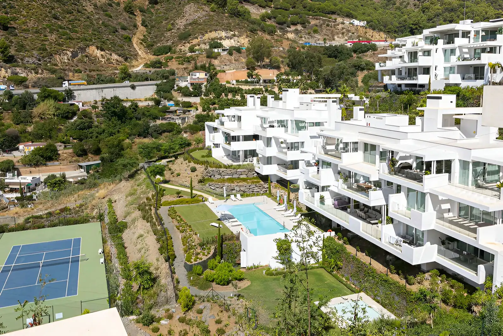 Exterior view of Ground floor for sale in Marbella  with Air Conditioner, Terrace and Storage room