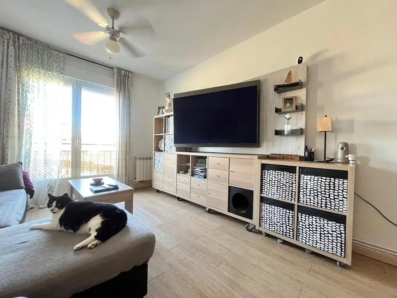 Sala de estar de Piso en venta en El Casar con Calefacción, Terraza y Balcón