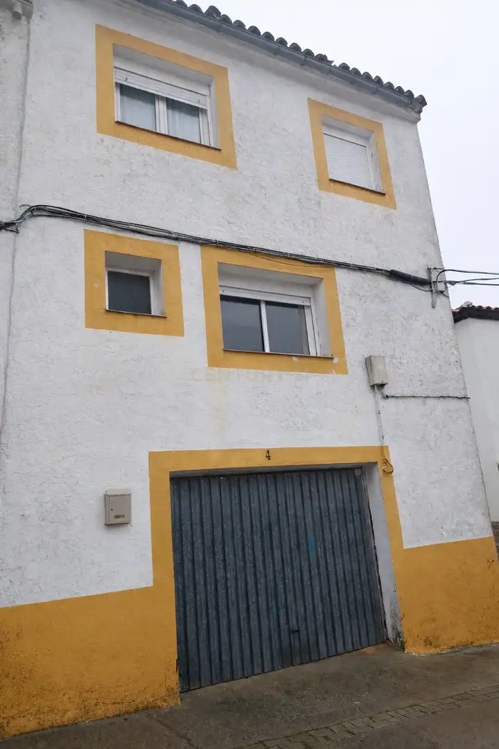 Vista exterior de Casa adosada en venta en Herrera de Alcántara con Trastero