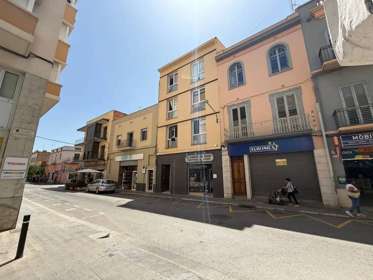 Vista exterior de Pis en venda en Figueres