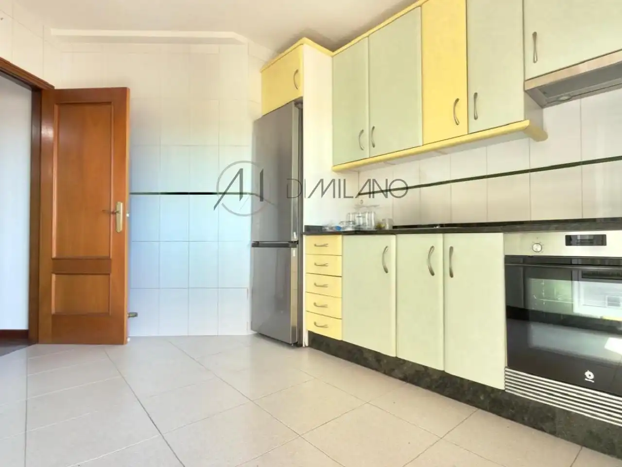 Kitchen of Flat for rent in Vigo   with Heating, Terrace and Storage room