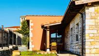 Vista exterior de Casa o xalet en venda en Valle de Sedano amb Jardí privat i Terrassa