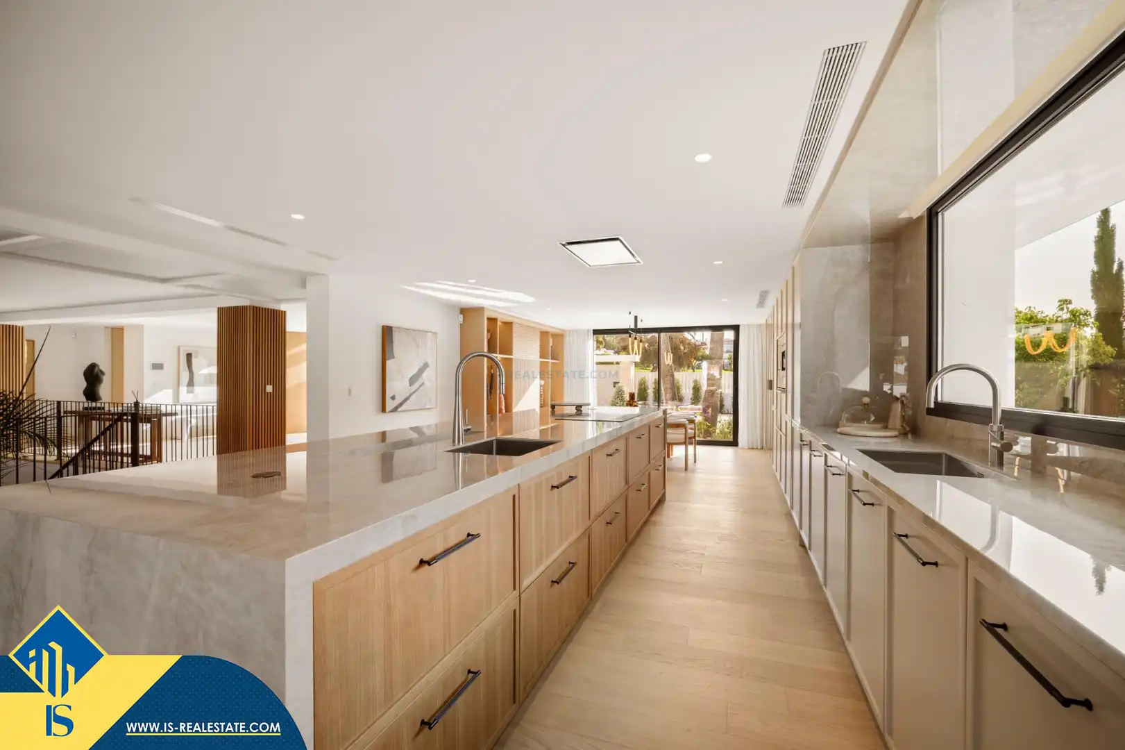 Chalet con piscina en venta en Nueva Andalucía, imagen 2