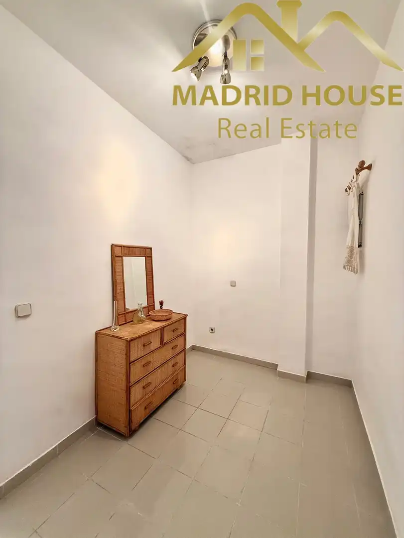 Bedroom of Flat for sale in Madrid