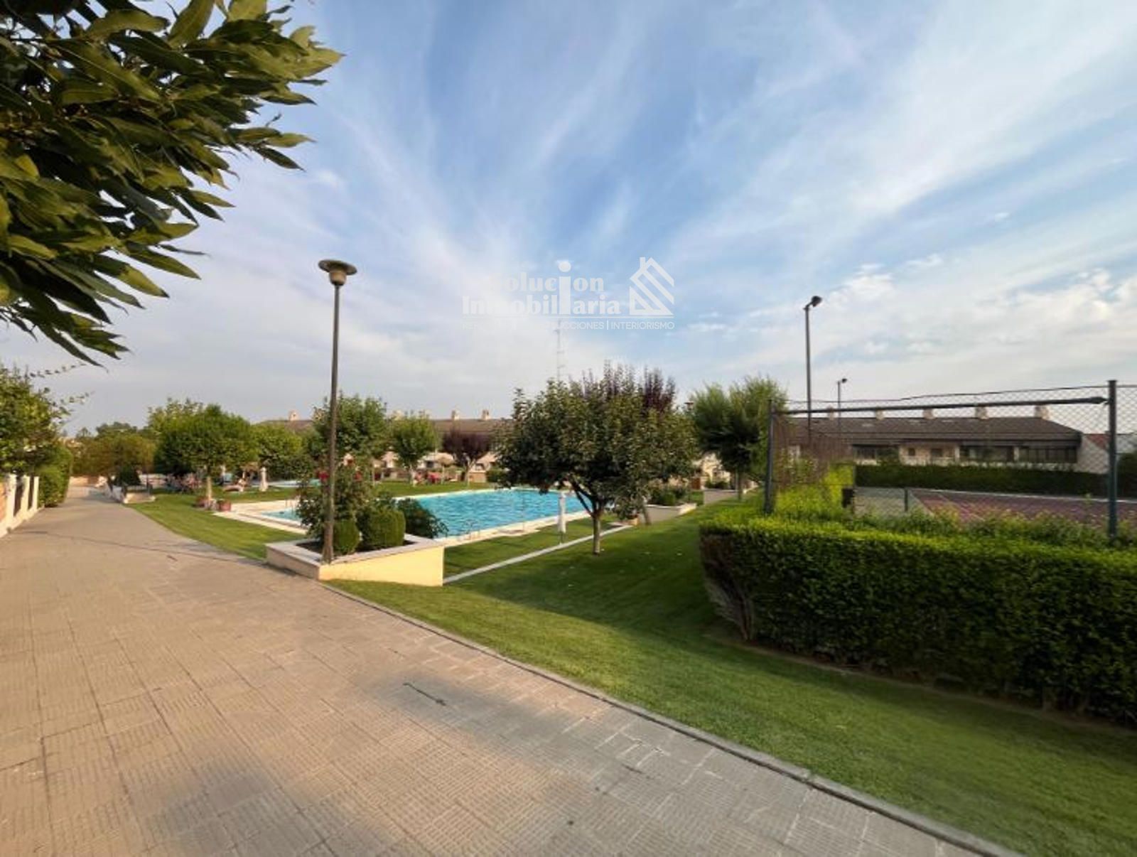 Vista exterior de Casa adosada en venda en Aldealengua amb Calefacció, Terrassa i Piscina