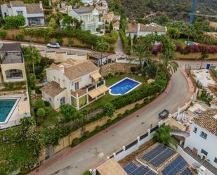 Vista exterior de Casa o xalet en venda en Istán amb Aire condicionat, Terrassa i Piscina