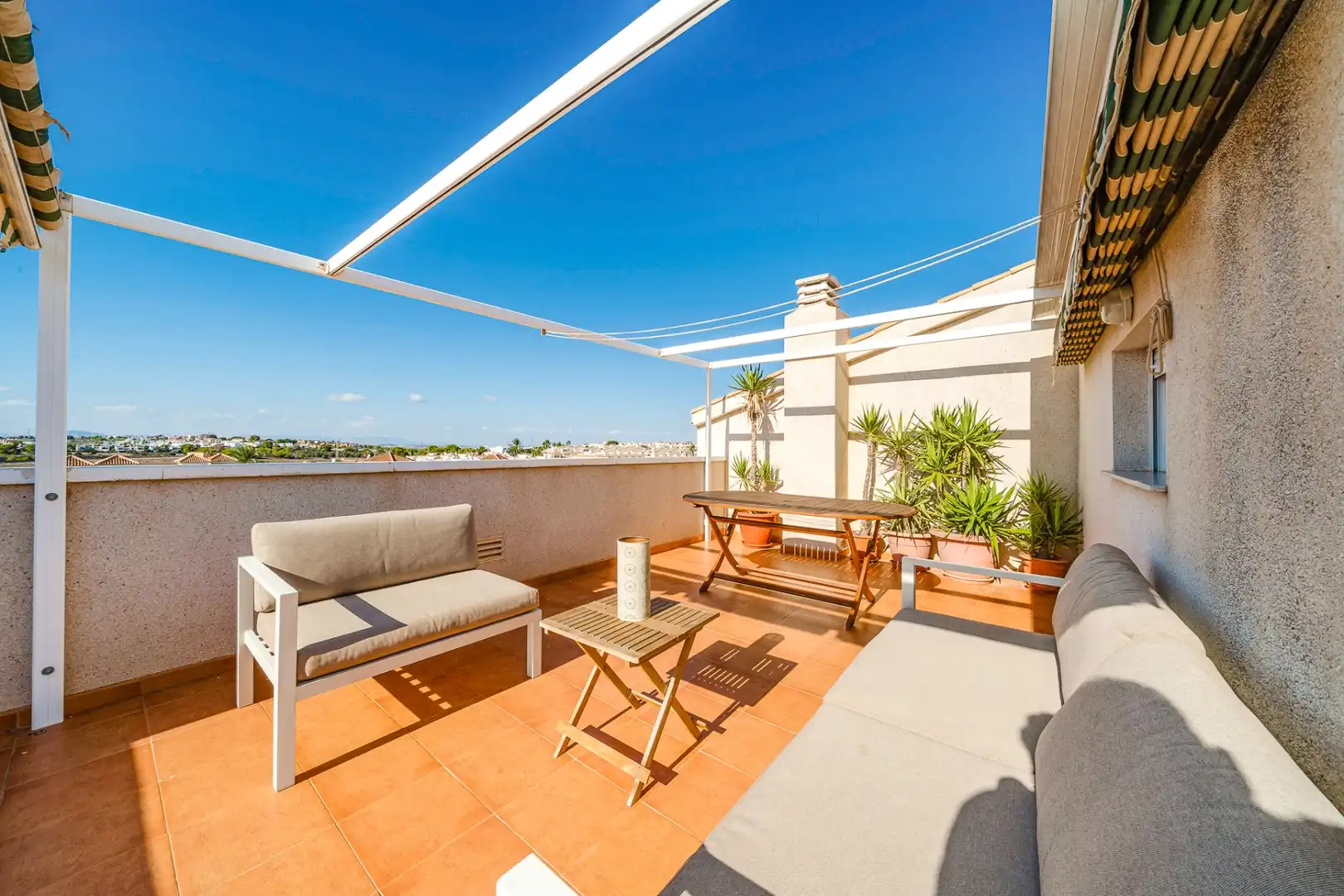 Attic for rent in La Florida
