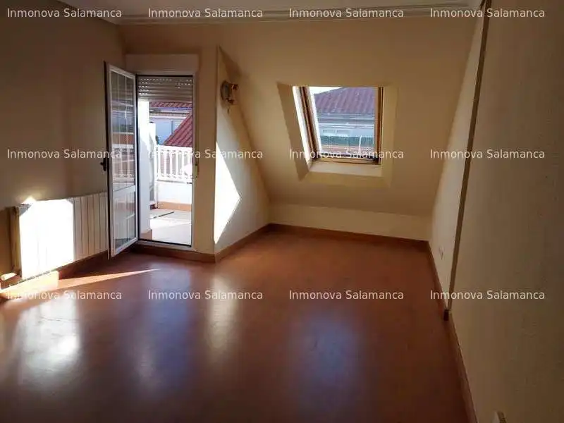 Attic for rent in Pizarrales