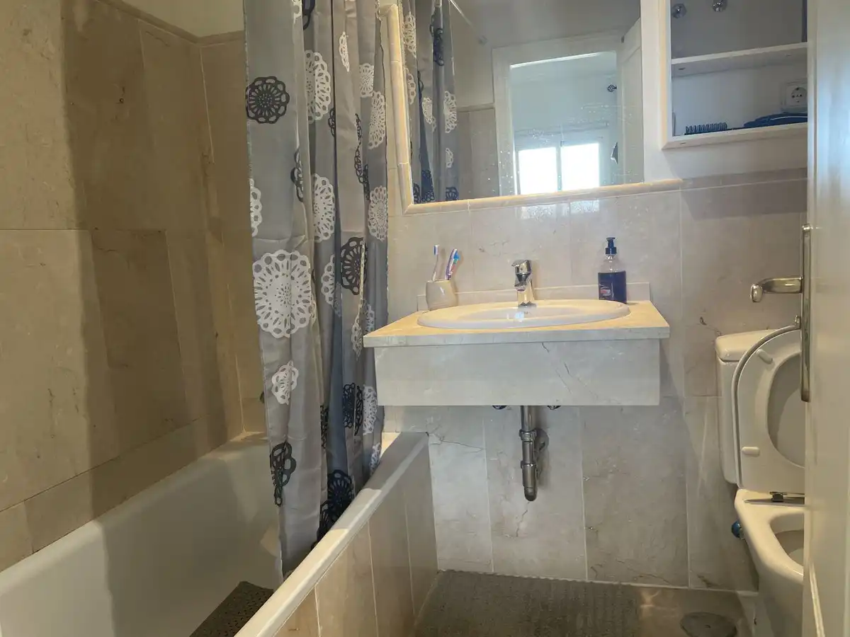 Baño de Piso en venta en Estepona con Terraza y Piscina