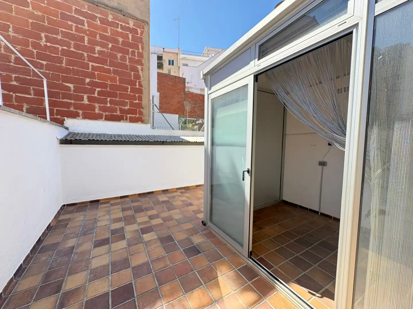 Terrasse von Einfamilien-Reihenhaus zum Verkauf in Terrassa mit Klimaanlage, Heizung und Terrasse