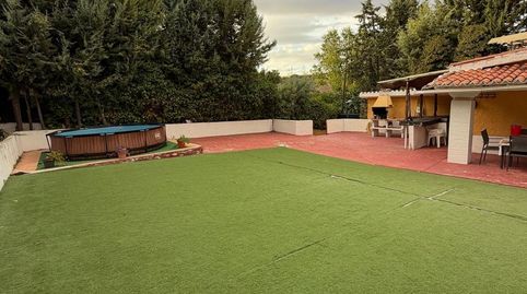 Foto 2 de Casa adosada en venta en El Robledal, Villalbilla