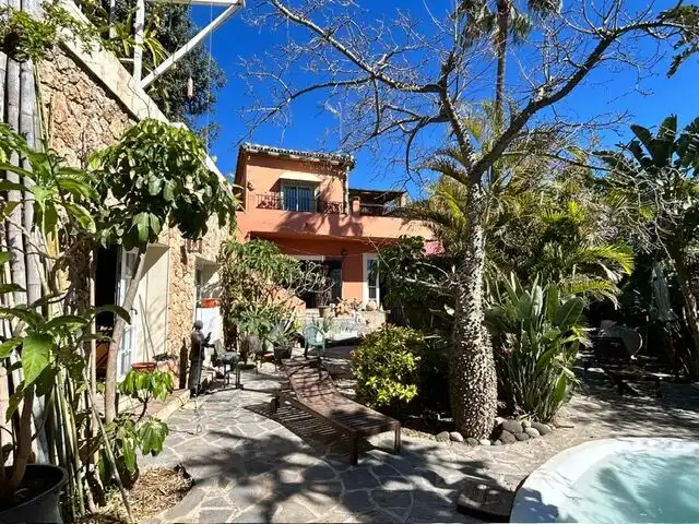 Vista exterior de Casa o xalet en venda en Rincón de la Victoria amb Traster