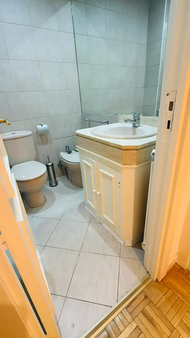 Baño de Piso de alquiler en Madrid con Aire acondicionado, Calefacción y Parquet