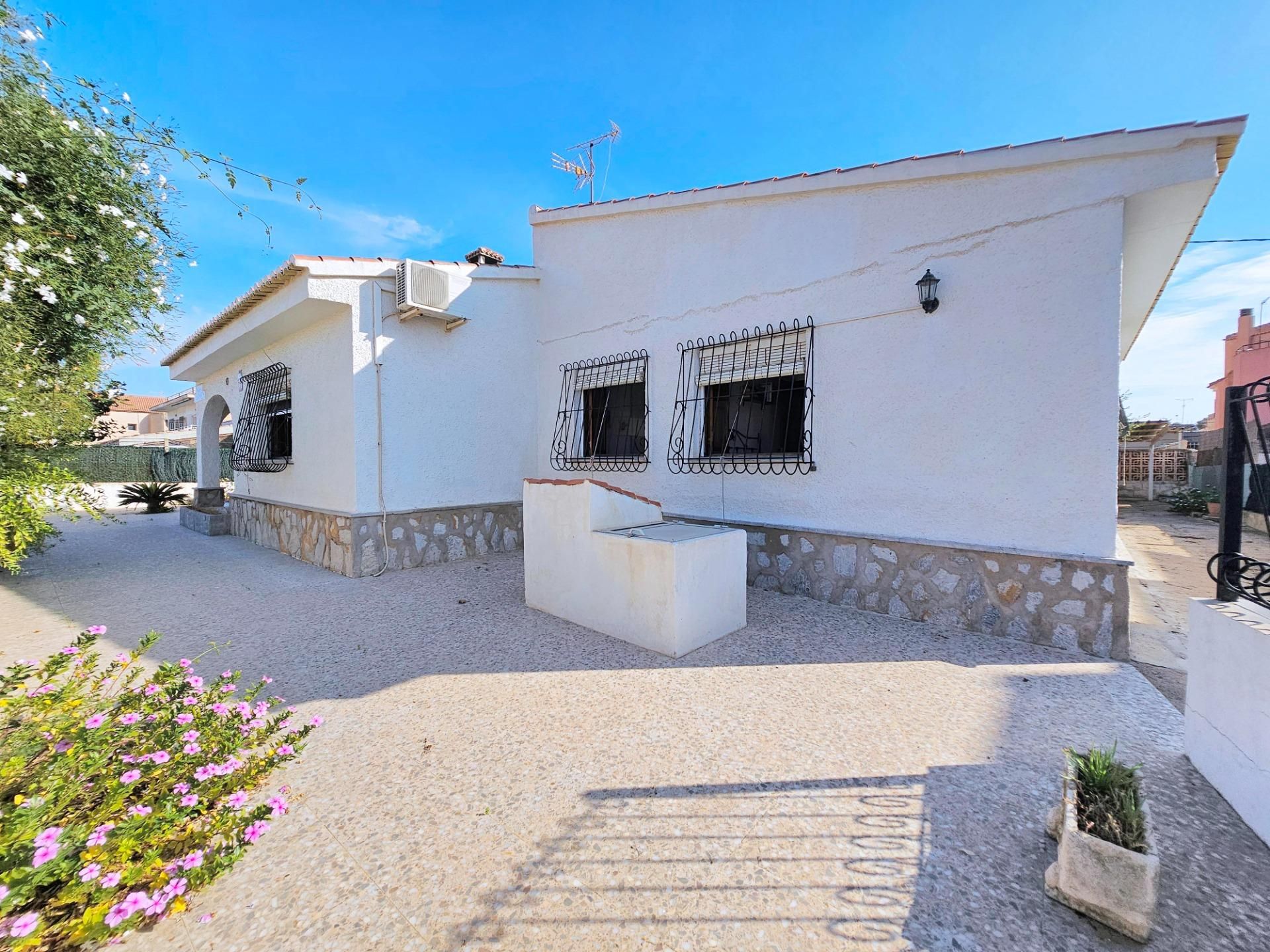 Vista exterior de Casa o xalet en venda en Los Alcázares amb Jardí privat i Terrassa