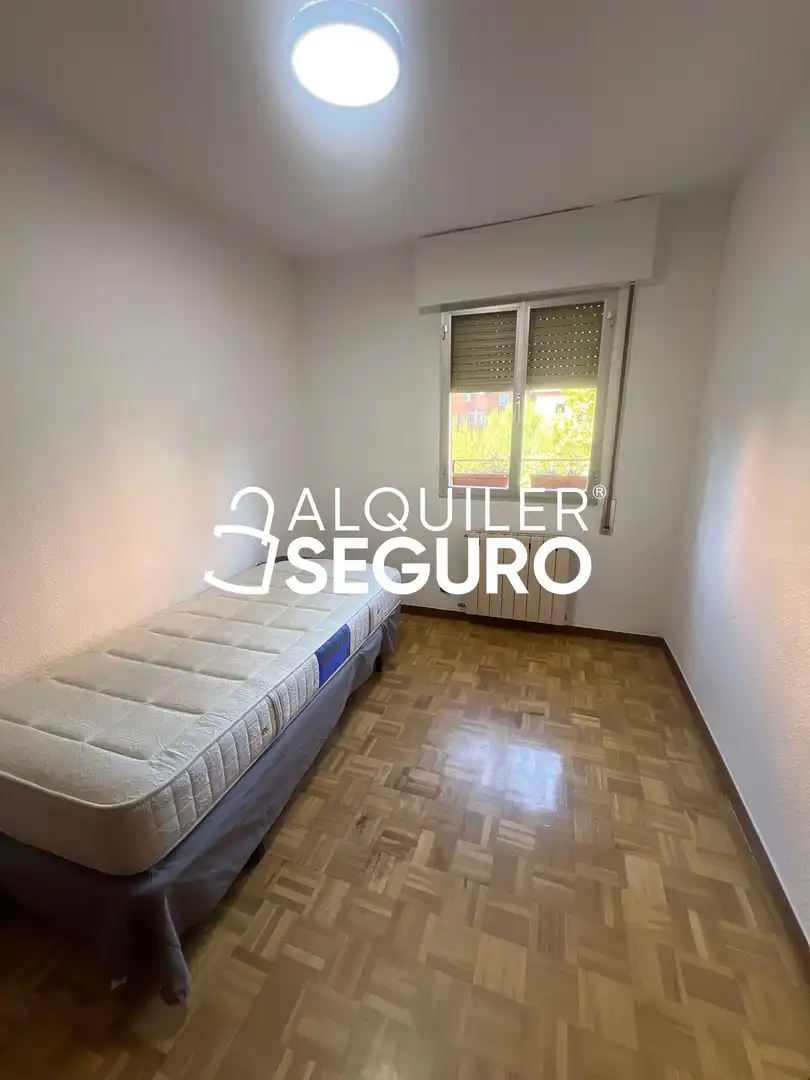 Bedroom of Flat for rent in Madrid  with Heating, Terrace and Furnished