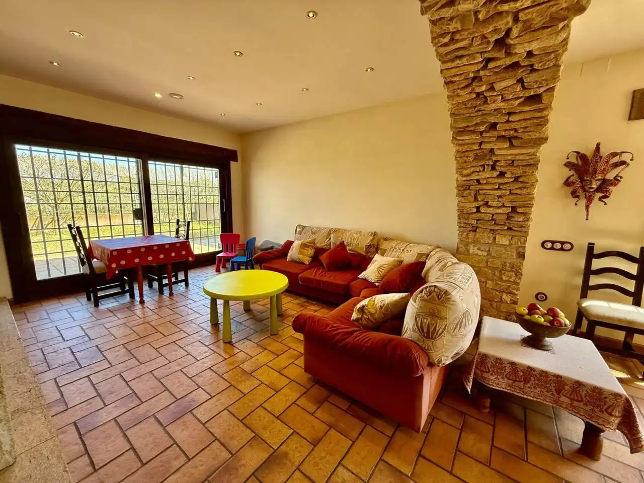 Sala d'estar de Casa o xalet en venda en Montornès del Vallès amb Calefacció, Jardí privat i Terrassa