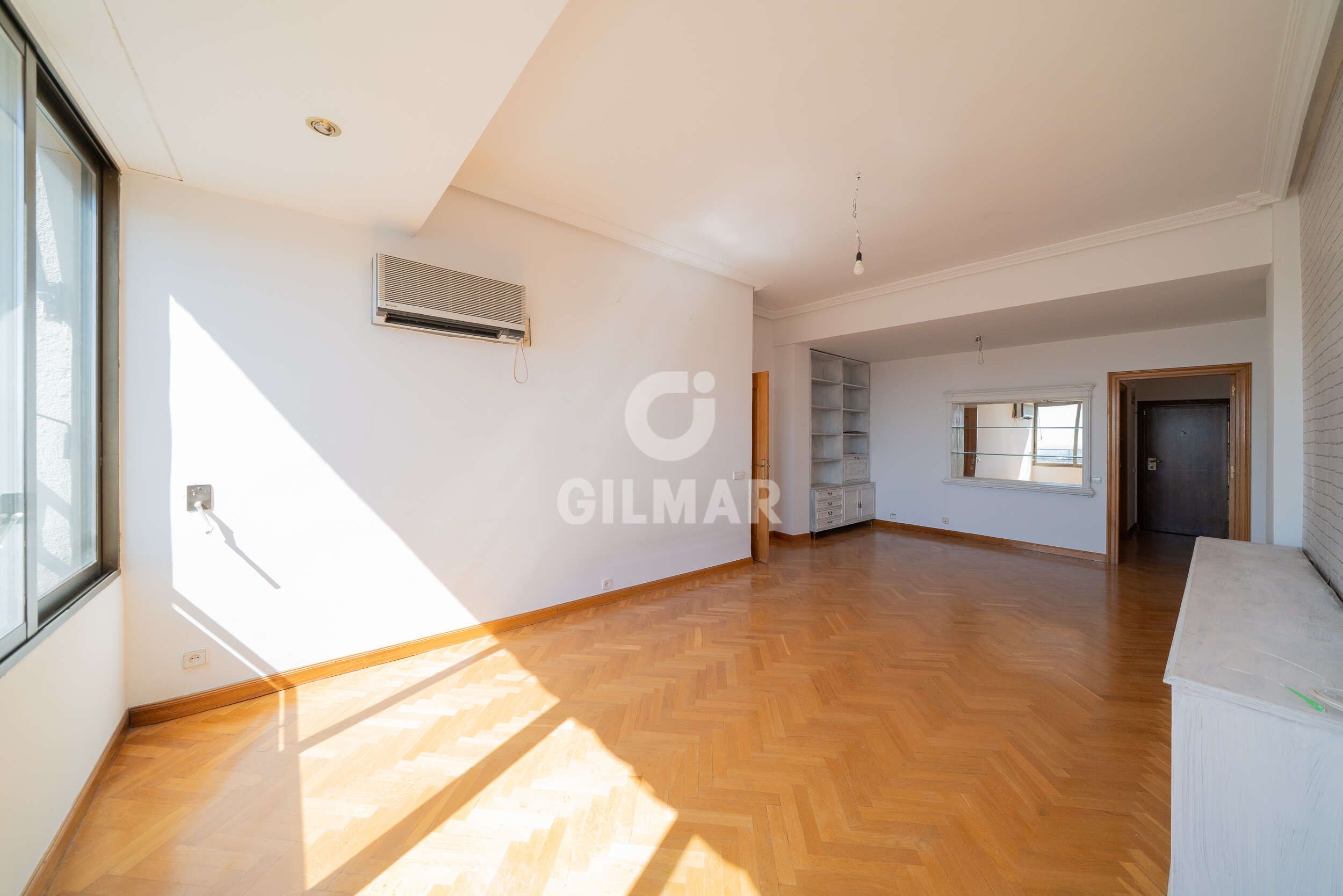 Sala d'estar de Pis en venda en  Madrid Capital amb Calefacció