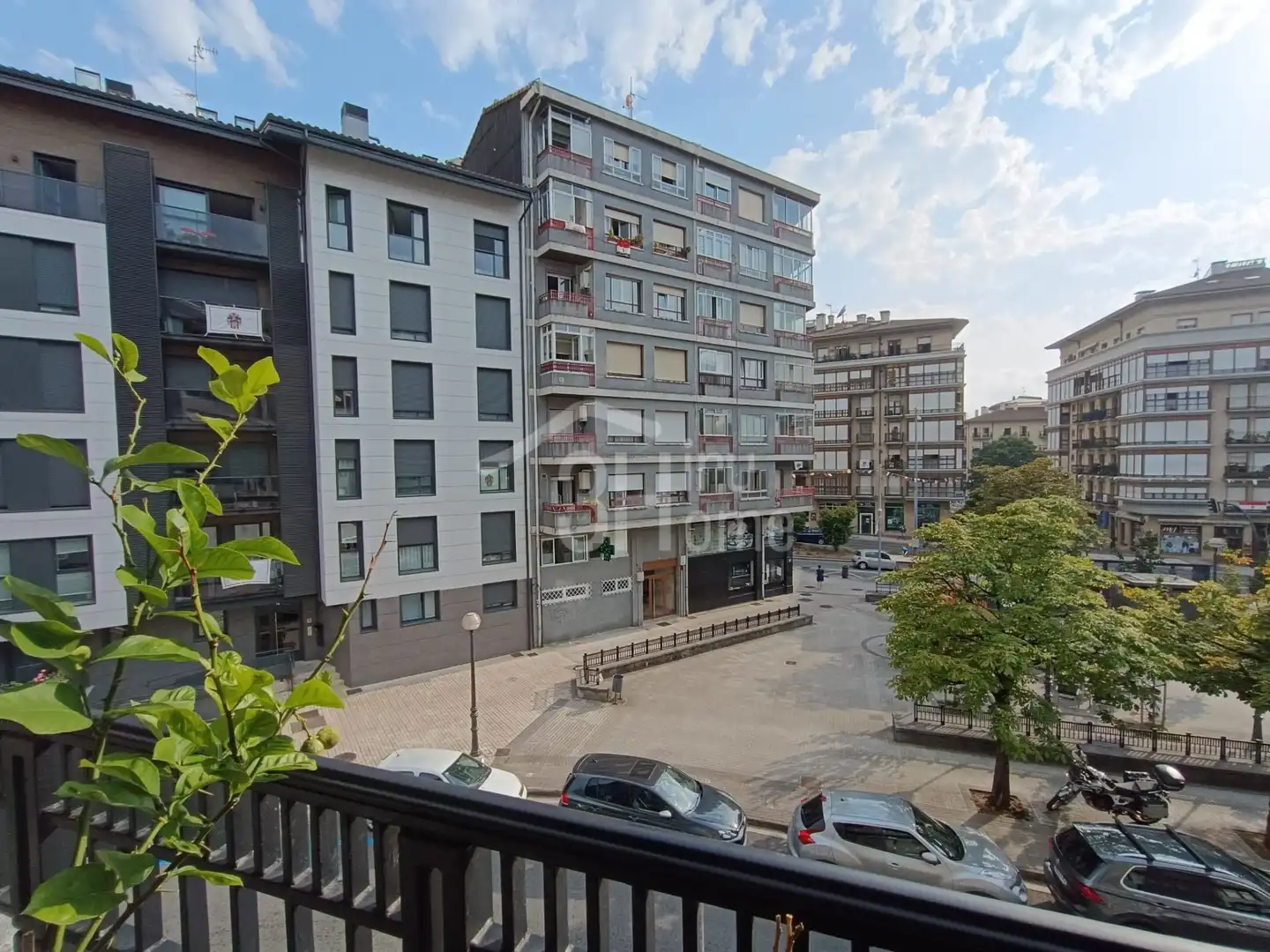 Vista exterior de Pis en venda en Irun  amb Calefacció, Terrassa i Traster