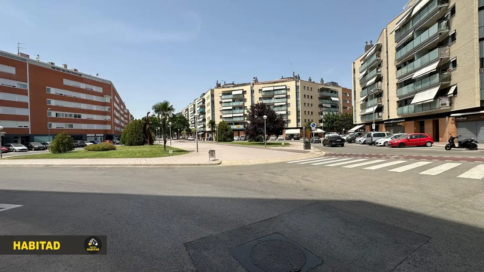 Vista exterior de Local en venda en Sant Joan Despí amb Aire condicionat, Calefacció i Parquet