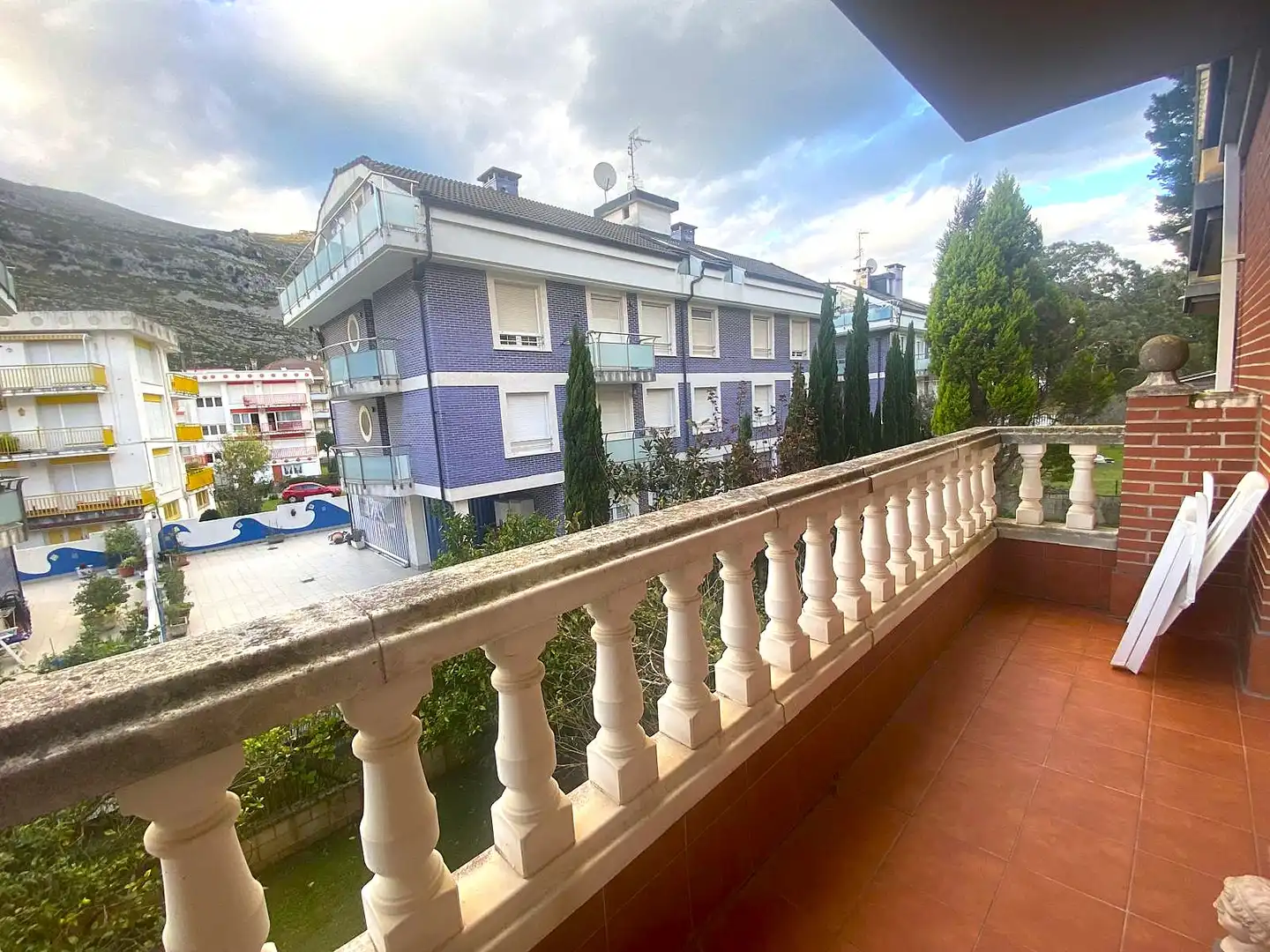 Außenansicht von Maisonette zum Verkauf in Castro-Urdiales mit Heizung, Privatgarten und Terrasse