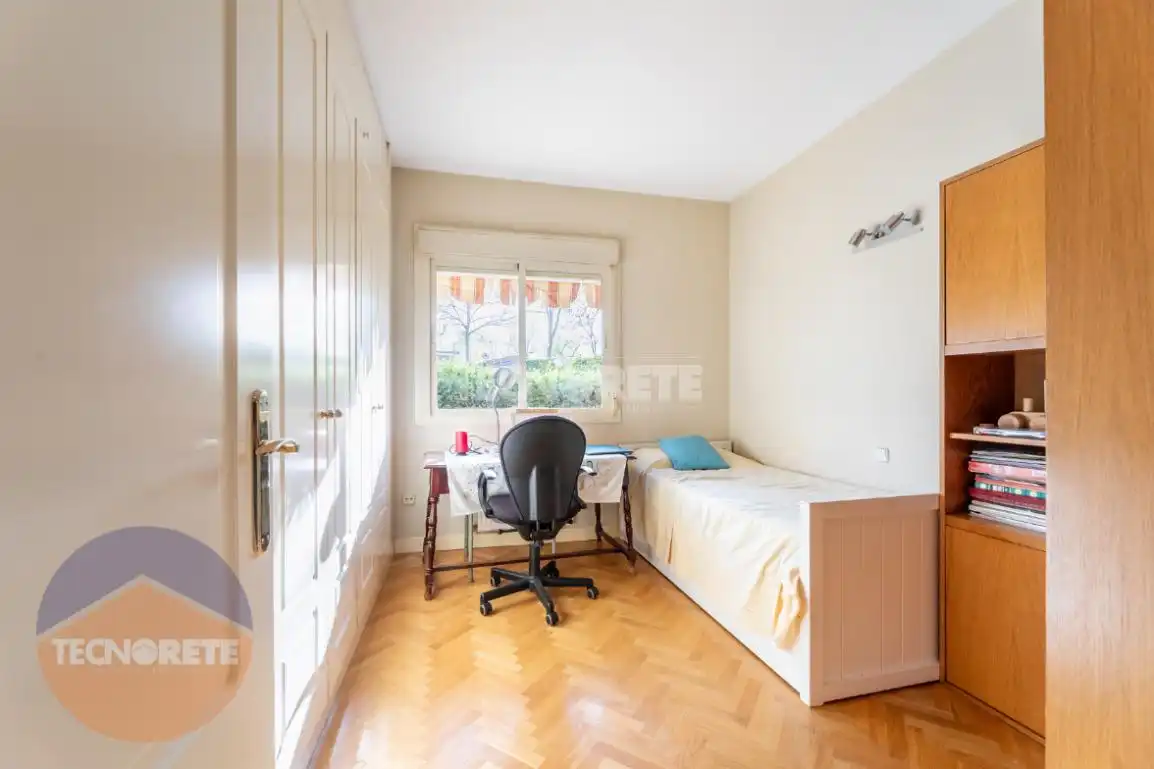 Habitación de Piso en venta en Majadahonda con Aire acondicionado y Piscina comunitaria