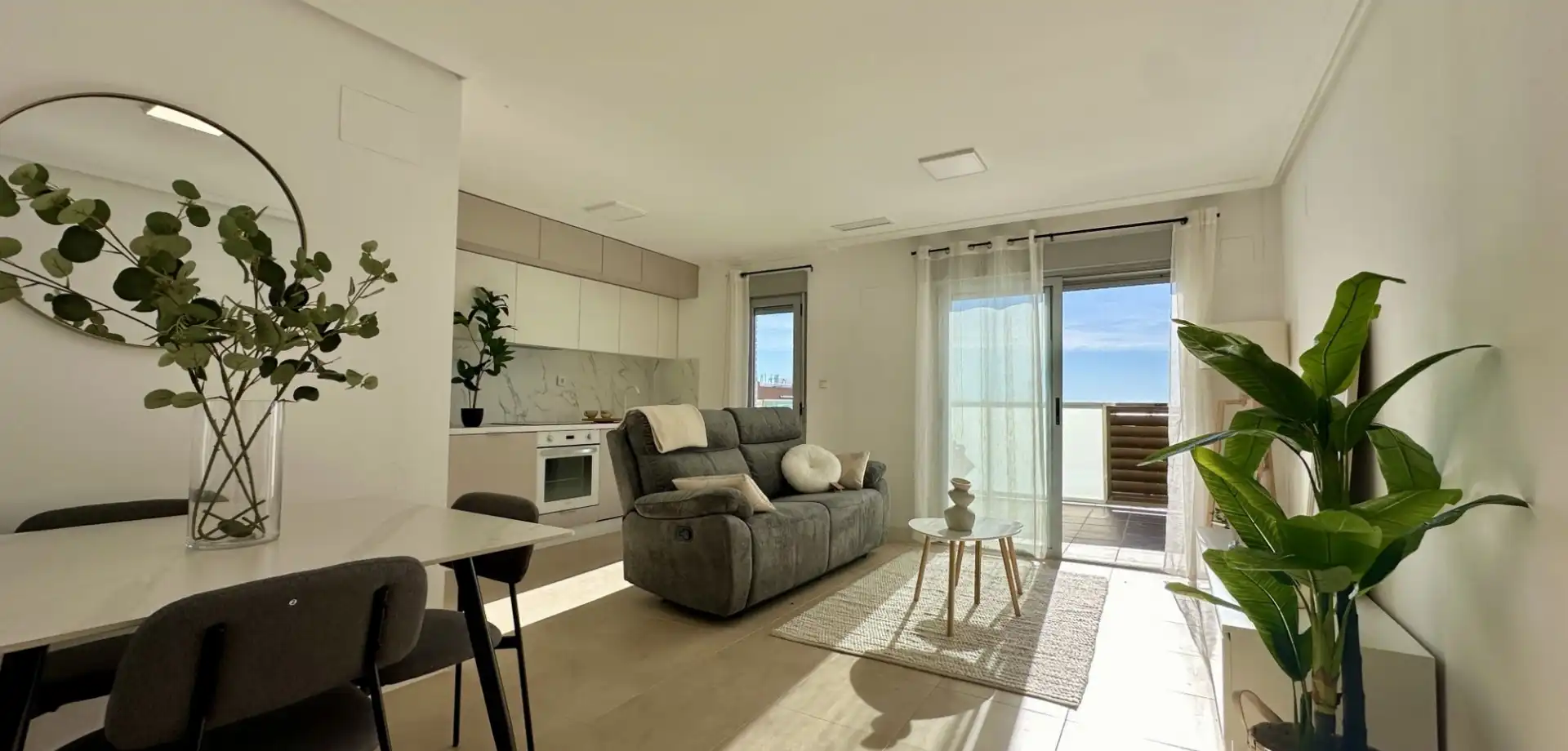 Sala d'estar de Apartament en venda en Torrevieja amb Aire condicionat, Terrassa i Moblat