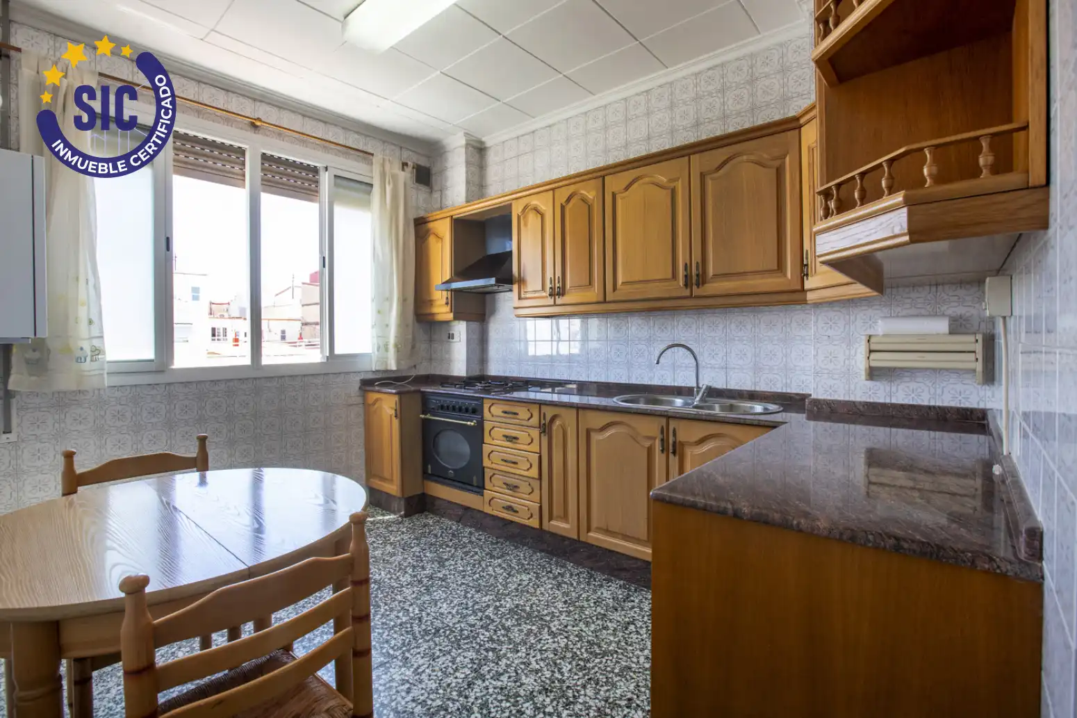 Cocina de Piso en venta en Valencia con Calefacción, Trastero y Balcón