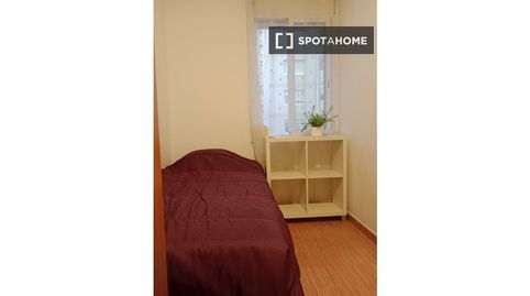 Photo 3 of Room in Congrés, Badalona