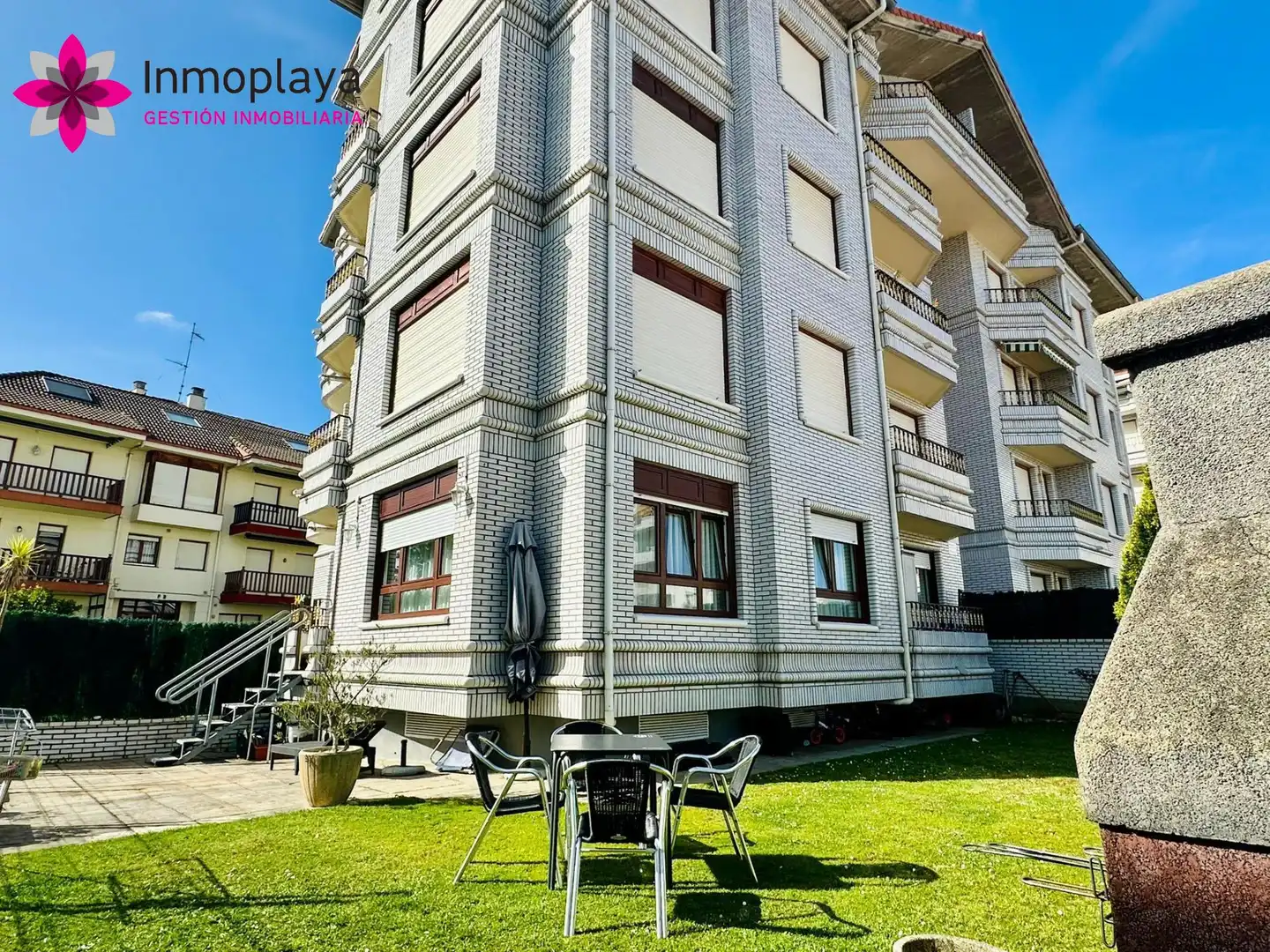 Vista exterior de Planta baja en venta en Noja con Calefacción, Jardín privado y Terraza