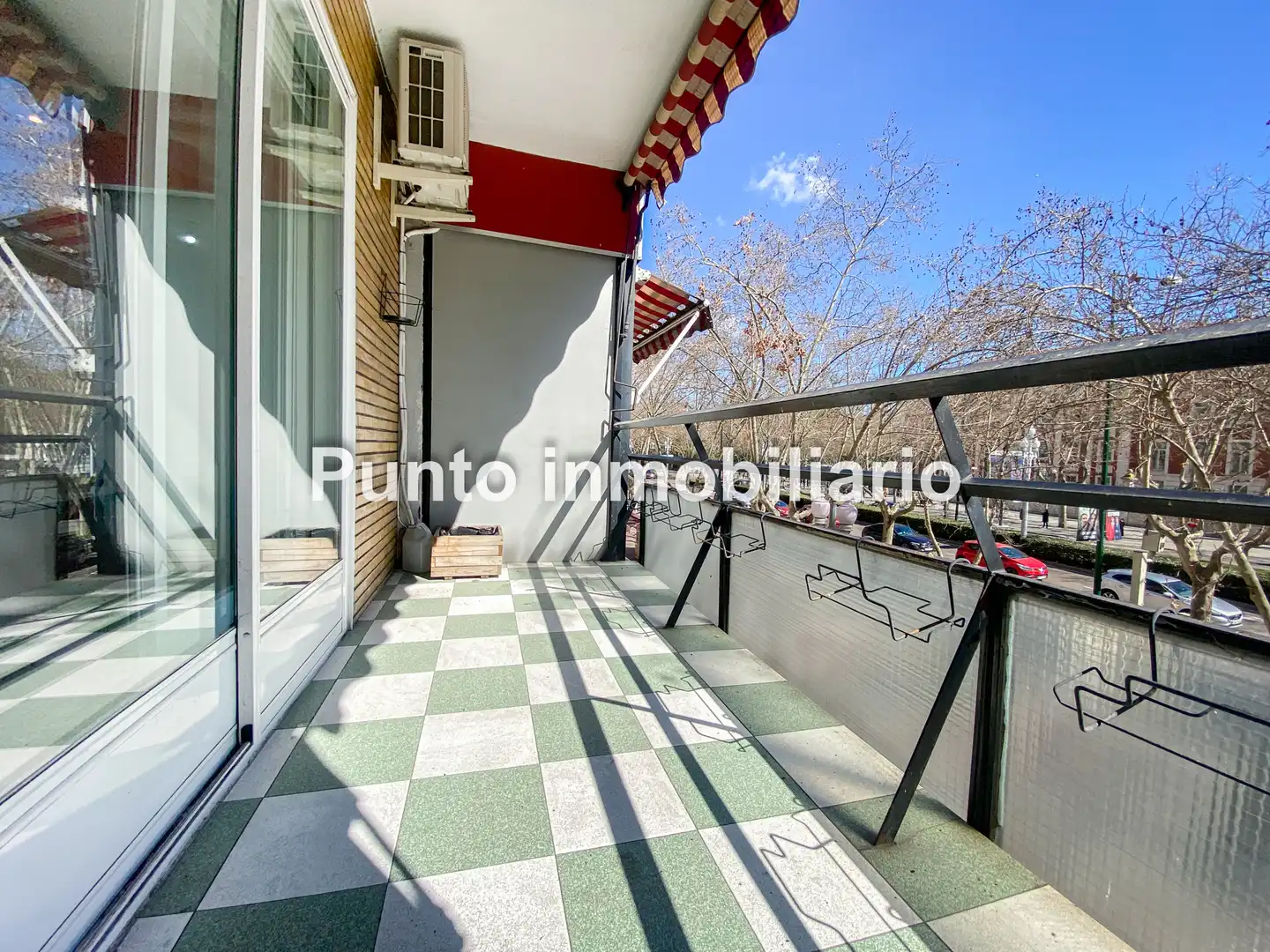 Außenansicht von Wohnung zum Verkauf in Valladolid mit Klimaanlage, Heizung und Parkett