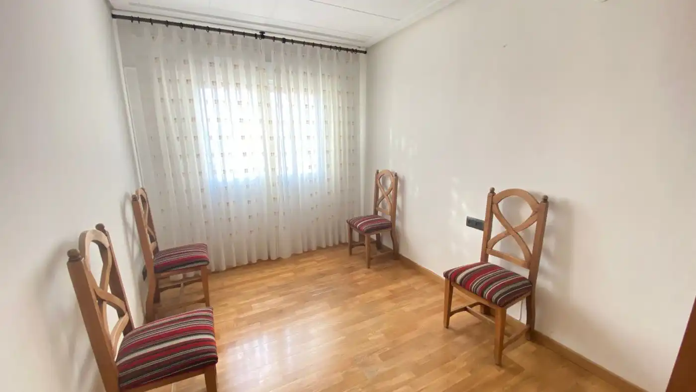 Esszimmer von Dachboden zum Verkauf in Silla mit Klimaanlage, Heizung und Parkett
