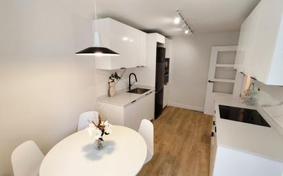 Cuina de Pis en venda en Barakaldo  amb Terrassa, Moblat i Balcó