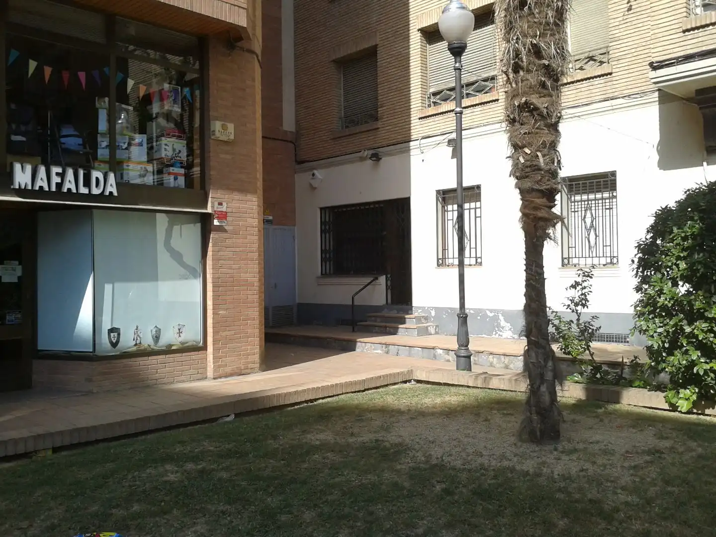 Außenansicht von Büro zur Miete in Monzón, Huesca