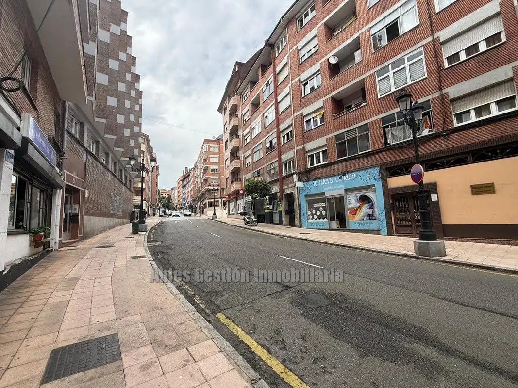 Piso con ascensor en venta en Lorenzo Abruñedo 12, imagen 2