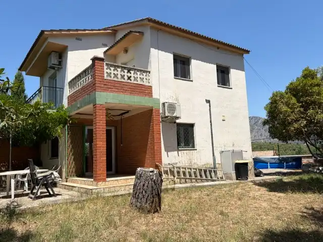 Außenansicht von Haus oder Chalet zum Verkauf in Els Hostalets de Pierola mit Klimaanlage, Heizung und Privatgarten