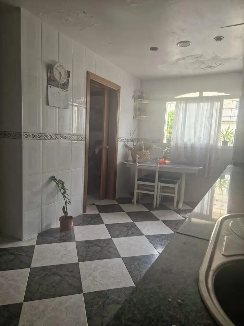 Cuina de Casa adosada en venda en Jerez de la Frontera amb Aire condicionat, Calefacció i Terrassa