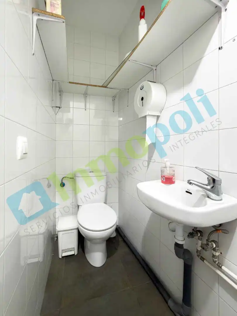 Bathroom of Industrial buildings for rent in Badajoz