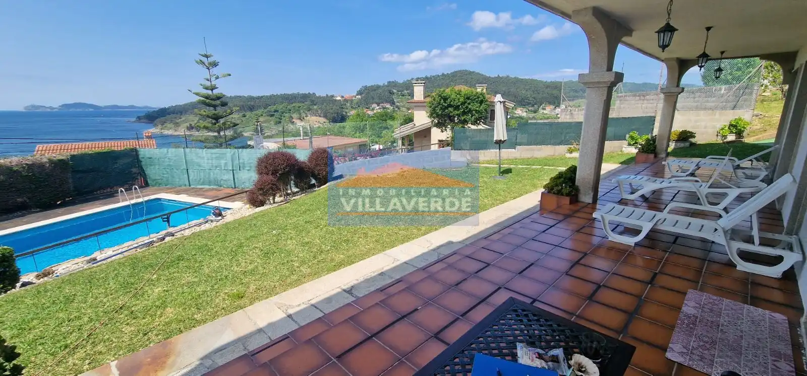 Terrassa de Casa o xalet en venda en Cangas  amb Calefacció, Terrassa i Traster