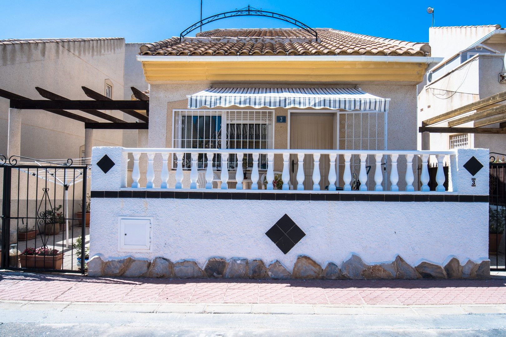 Vista exterior de Casa o xalet en venda en Rojales amb Aire condicionat, Calefacció i Terrassa