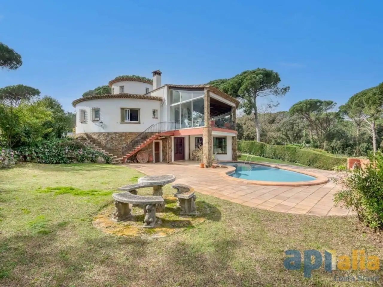 Xalet amb jardí en venda a Avenida Montserrat