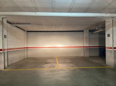 Einzelparkplatz mit Aufzug zur Miete in Carrer de Brussel·les 51