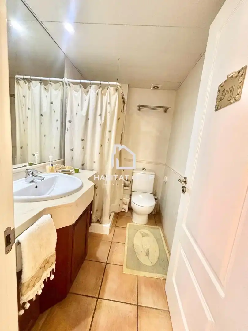 Badezimmer von Wohnung zum Verkauf in Begur mit Heizung, Terrasse und Abstellraum
