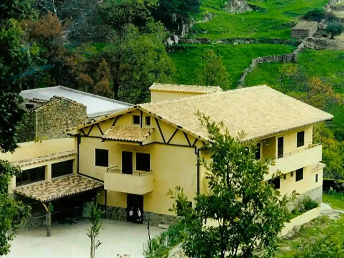 Vista exterior de Finca rústica en venta en Gavilanes con Jardín privado, Trastero y Amueblado